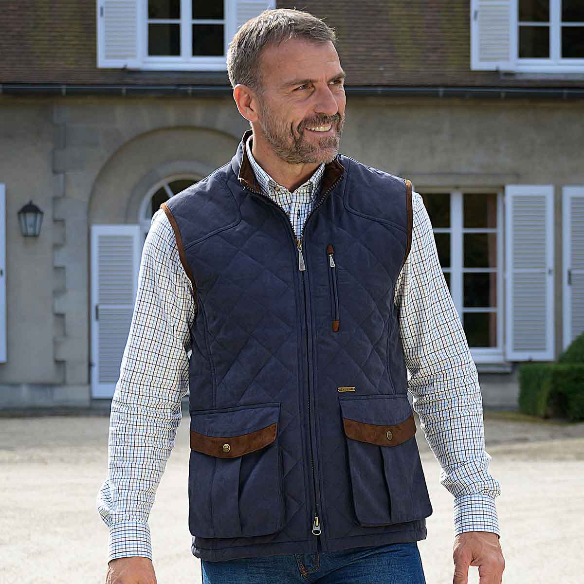 Baleno Thames Men's Quilted Gilet - navy on model