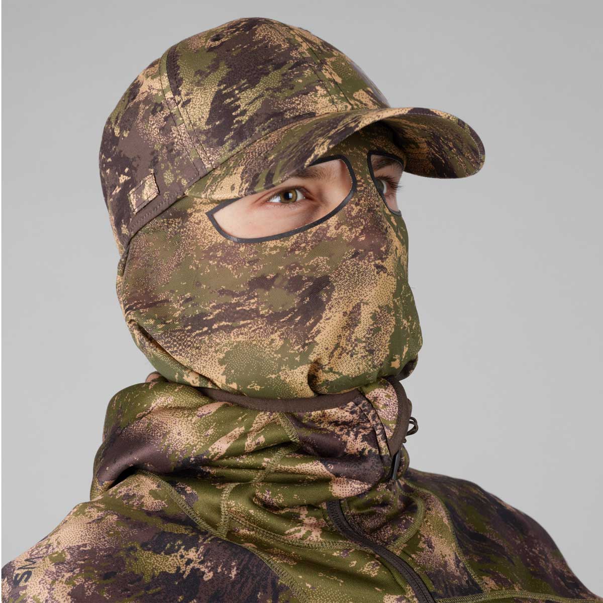 Harkila Deer Stalker Camo Cap with Mesh - on model