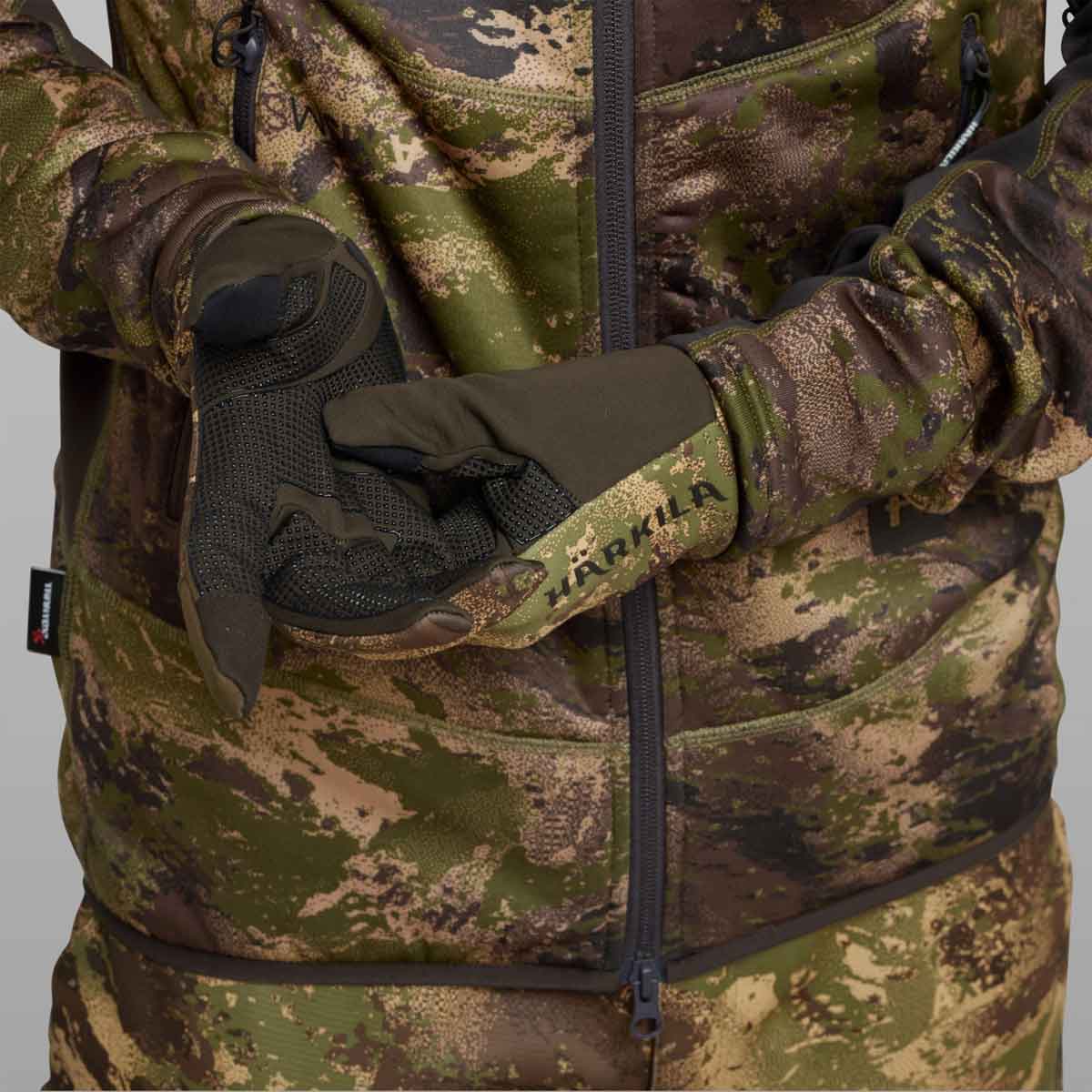 Harkila Deer Stalker Camo Fleece Gloves - on model