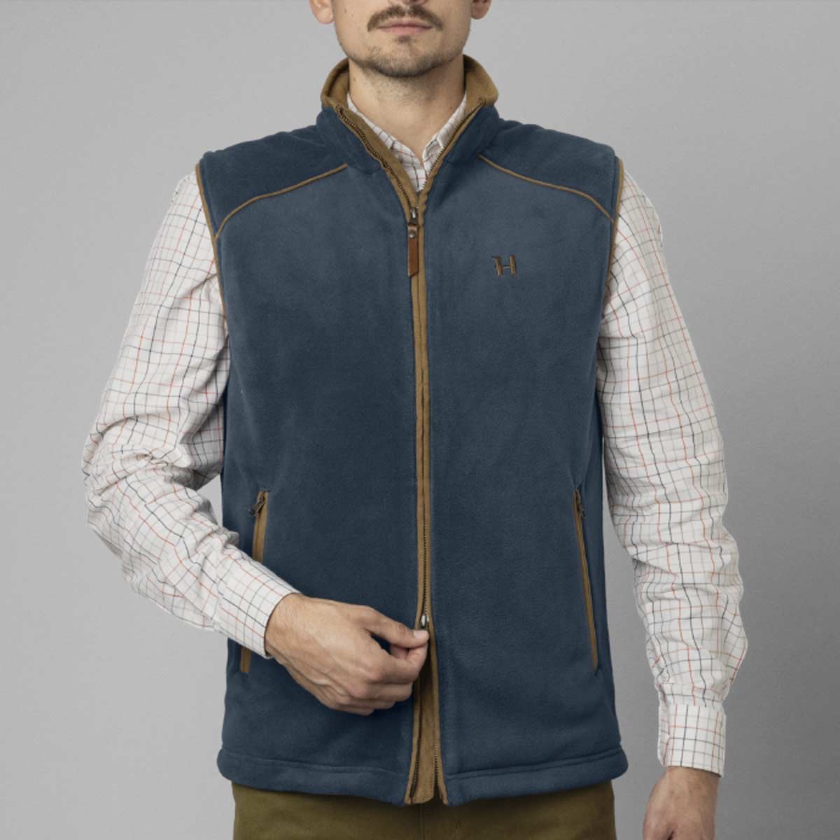 Harkila Sandhem 200 Waistcoat - Blue - On Model