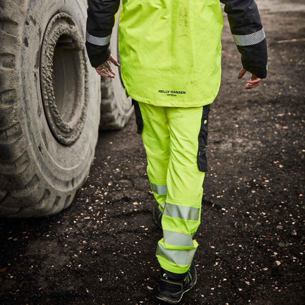 Helly-Hansen-ICU-Construction-Pant-Class-2 - on model rear