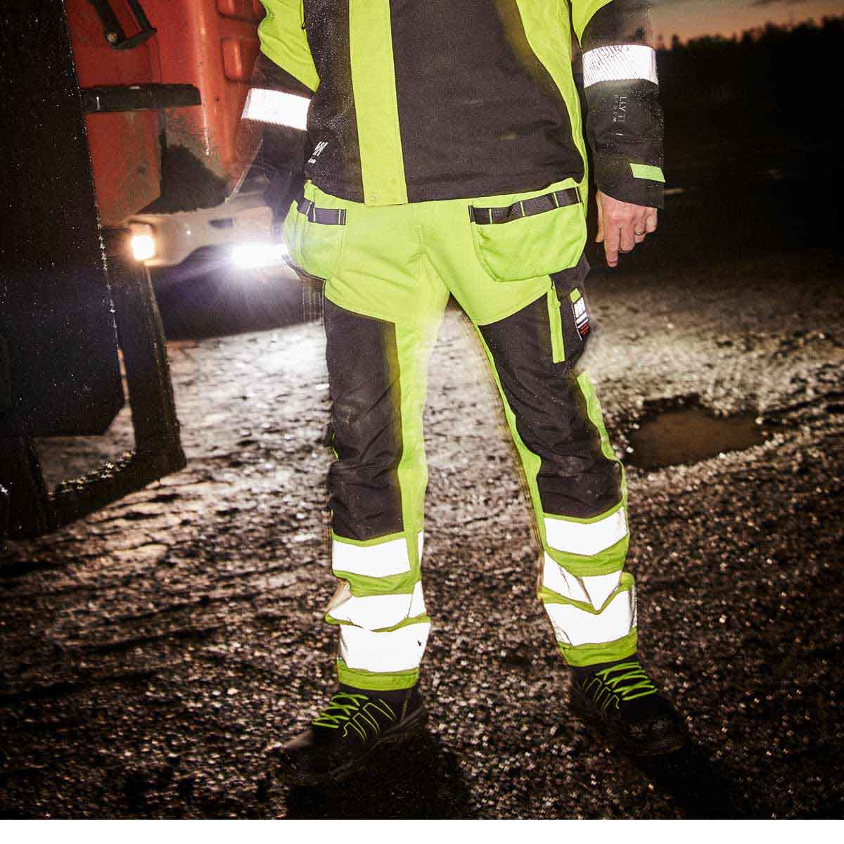 Helly-Hansen-ICU-Construction-Pant-Class-2 - on model