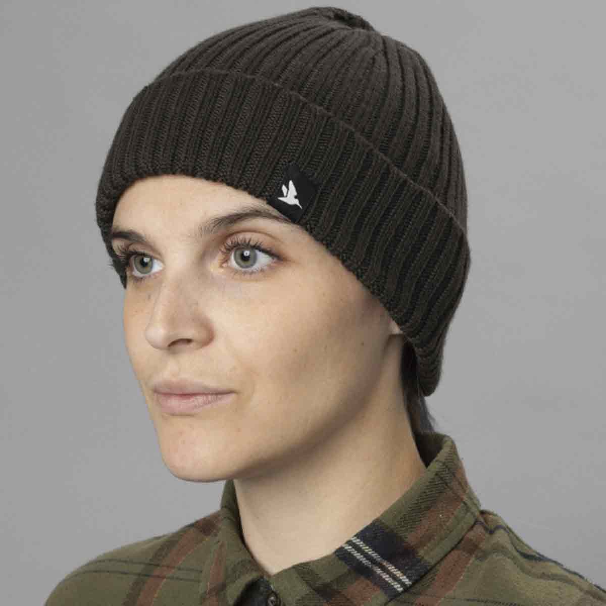 Seeland Norite Beanie - brown on model