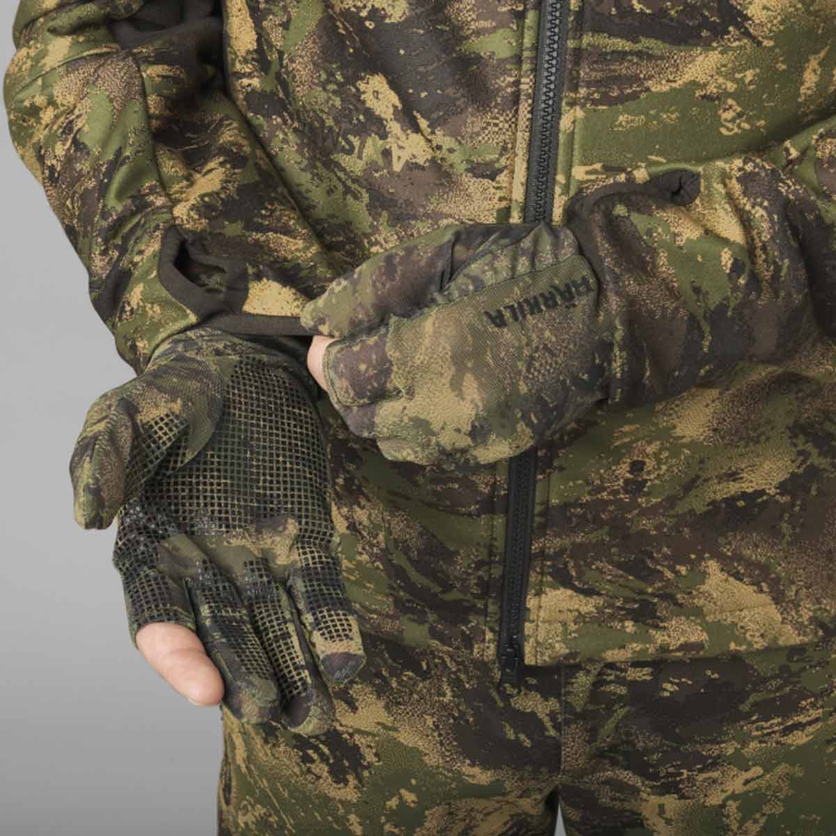 Harkila Deer Stalker Camo Mesh Gloves - On Model